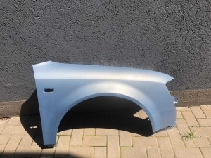 Aripa Fata Dreapta Audi A4 B6 An 2000-2004 Vopsita Albastru Deschis - Disponibil în rate - Img 1