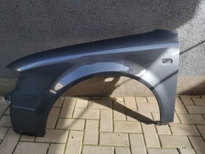 Aripa Fata Stanga Audi A4 B6 An 2000-2004 Vopsita Gri Inchis LX7Z - Disponibil în rate - Img 1