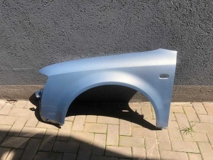 Aripa Fata Stanga Audi A4 B6 An 2000-2004 Vopsita Albastru Deschis - Disponibil în rate - Img 1