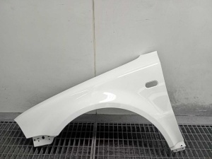 Aripa Fata Stanga VW Passat B5.5 An 2000-2004 (LB9A (Alb)) - Disponibil în rate - Img 1