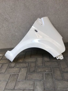 Aripa Fata Stanga Toyota Aygo 2006-2012 Vopsita Alb - Disponibil în rate - Img 1