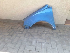 Aripa Fata Stanga VW Polo 6 VI 9N An 2005-2009 Vopsita Albastru - Disponibil în rate - Img 1
