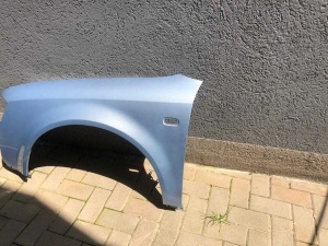 Aripa Fata Stanga Audi A4 B6 An 2000-2004 Vopsita Albastru Deschis - Disponibil în rate - Img 3