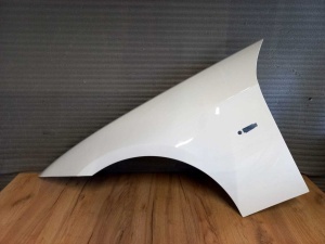 Aripa Fata Stanga BMW E90 An 2005-2012 (i300 (Alb)) - Disponibil în rate - Img 1