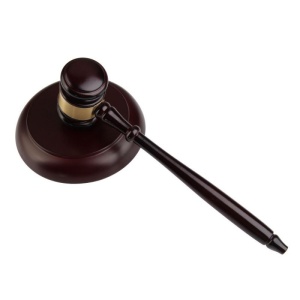 Ciocan Masonic din Lemn cu Stativ – Simbol al Autorității și al Perfecționării