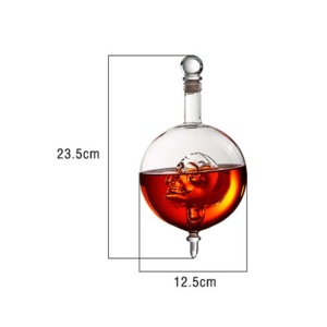Set pentru Cognac, Whiskey Sticla-decantor Cap de Mort si 2 pahare - Img 2