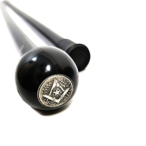 Baston Masonic Negru cu Simbol Echer și Compas – 140 cm – Sistem Culisant