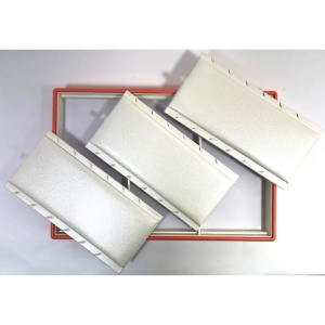 Tavă Expunere 18 Lanțuri, 3 Compartimente Individuale, Structură Lemn și Piele Eco Orange/Crem - Img 3