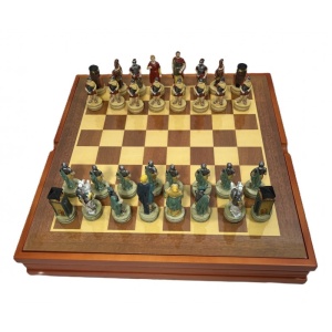 Set de Șah de Colecție „Legionarii Romei” – Arta Strategiei în Lemn și Rășină Pictată Manual - Img 3