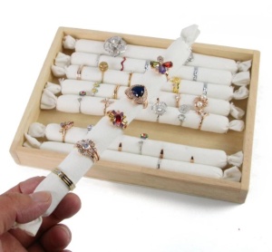 Tavă de Expoziție pentru Inele – Lemn și Material Textil – 23.5x17x3 cm – 9 Spații – Expozitor Bijuterii