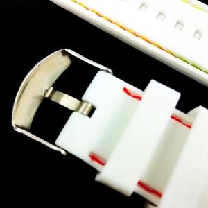 Curea Ceas Silicon Albă Cusătură Multicoloră 22mm | Design Vibrant | Cataramă Oțel - Img 3