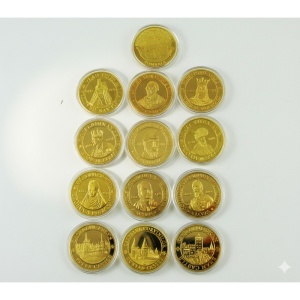 Set Colecție 13 Medalii – O Călătorie prin Istorie, de la Rădăcini la Regalitate – Tombac Aurit – Calitate Proof – 40 mm - Img 2