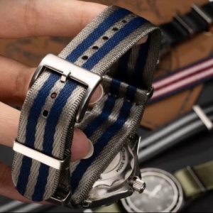 Curea Universală Nylon – 22 mm – Gri și Bleumarin – Compatibilă OMEGA, Rolex, Tudor, Hamilton, SEIKO - Img 3