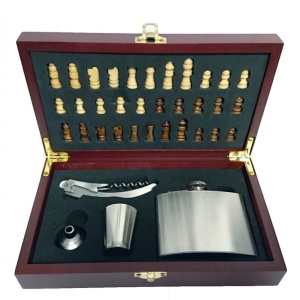 Set cadou pentru desfacut sticla de vin cu tabla de sah - Img 1