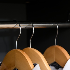 Dulap Lemn Gri inchis – 2 Usi, Compartimente si Sertare - Img 8