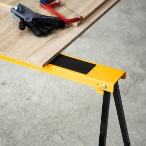 Set de 2 Capre Pliabile din Metal cu Suprafață Antiderapantă din EVA pentru Lucrări de Tăiere, Capră pentru Lemn, Capacitate Maximă 125 kg, Portocaliu Negru - Img 7
