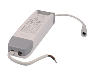 Alimentator cu reglarea fluxului luminos pentru panouri LED