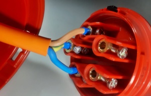 Cordon adaptor cu stecher fisa 5 poli 32A 3P+N+E si priza schuko 230V cu capac cauciucata 16A IP44 - Img 3