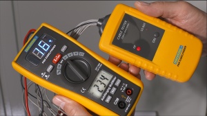 Multimetru digital şi detector de cabluri - Img 4