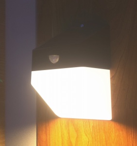Lampă solară LED cu senzor de mișcare AMBIENT 2W 220lm 4000K 138,9 x 68,5 x 106,9 mm timp de iluminare 40 de ore IP65 - Img 2