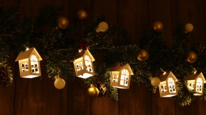 Lanț de lumină LED de Crăciun, căsuță, lemn, albă,cu baterii - Img 2