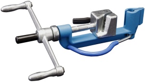Clește de întindere și tăiere pentru bandă metalică