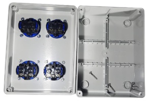 Panou din plastic echipat 190x140mm cu 4 prize schuko IP44 - Img 2