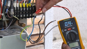 Multimetru digital şi detector de cabluri - Img 2