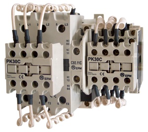 Contactor pentru conectarea bateriilor de condensatoare