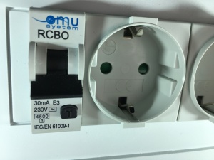 Prize aplicate schuko cu protectie copii si doua sigurante cu protectie diferentiala RCBO 16A 30mA IP20 - Img 3