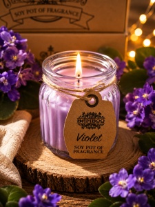 Lumânare parfumată din ceară de soia –Violete în recipient din sticlă cu capac din plută