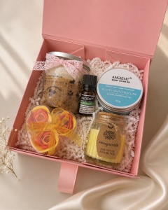 Set Cadou Spa & Relaxare – Marshmallow, Lumânare Parfumată și Ulei Esențial de Rozmarin