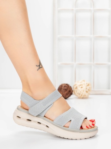 Γυναικεία σανδάλια με χαμηλό τακούνι Fezria Γκρί - Img 5