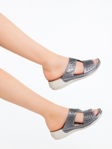 Γυναικείες παντόφλες γκρί από οικολογικό δέρμα Varanda - Img 3