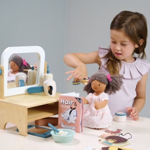 Salon de Coafură din Lemn pentru Păpuși – Joc de Rol Hair Salon cu Oglindă Rotativă și 18 Accesorii - Tender Leaf Toys - Img 5