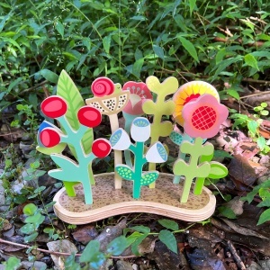 Set Grădinărit din Lemn pentru Copii – Pat de Flori cu Accesorii Flower Bed - Tender Leaf Toys - Img 2