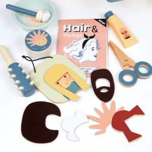 Salon de Coafură din Lemn pentru Păpuși – Joc de Rol Hair Salon cu Oglindă Rotativă și 18 Accesorii - Tender Leaf Toys - Img 4