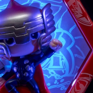 WOW! Pods - Figurină Marvel Thor cu POD Hexagonal UV & Senzor IR, Lumini Interactive, Colecționabilă - Img 3