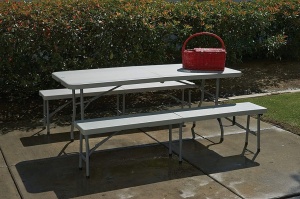 Set masa cu 2 banci pliabile tip valiza pentru gradina, camping, terase, 180x72x75cm - Img 5