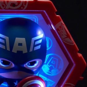 WOW! Pods - Figurină Marvel Captain America cu POD Hexagonal UV & Senzor IR, Lumini Interactive, Colecționabilă - Img 3
