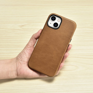Гръб от естествена кожа iCARER Leather Oil Wax Premium MagSafe - iPhone 14 кафяв - Img 11