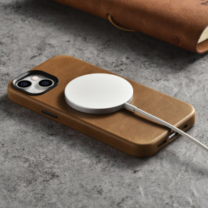 Гръб от естествена кожа iCARER Leather Oil Wax Premium MagSafe - iPhone 14 кафяв - Img 13