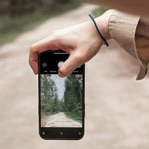 Гръб с лентов държач и каишка UNIQ Heldro с антимикробно покритие - iPhone 12 Pro Max черен въглен - Img 7