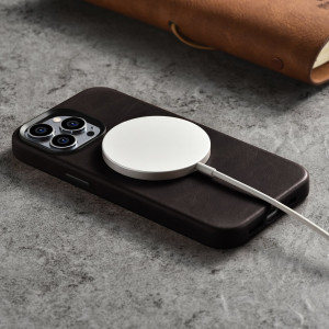 Гръб от естествена кожа iCARER Leather Oil Wax Premium MagSafe - iPhone 14 Pro кафяв - Img 15