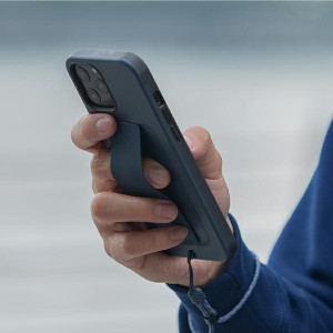 Гръб с лентов държач и каишка UNIQ Heldro с антимикробно покритие - iPhone 12 Pro Max бяла скреж - Img 10