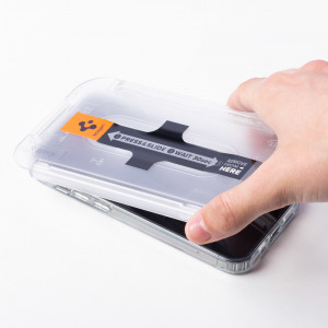 2 бр. закален стъклен протектор SPIGEN TR Ez Fit с инструмент за поставяне - iPhone 13 / 13 Pro - Img 12