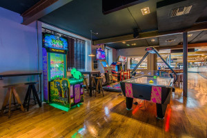 Gaming with Pizza and Cocktails for Two at Playhouse - Img 4