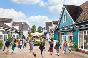 Luxury Designer Shopping Experience with Lunch at Bicester Village