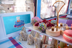 Peppa Pig Afternoon Tea Bus Tour for One Adult and One Child - Img 3