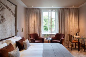 Luxury Midweek One Night Pamper Break with Breakfast for Two at The 5* Grove Hotel